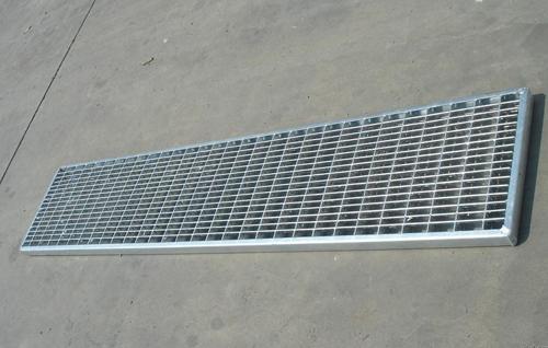  产品中心 以下为复合钢格栅板 热镀锌钢格板 厂房楼梯踏步板钢格